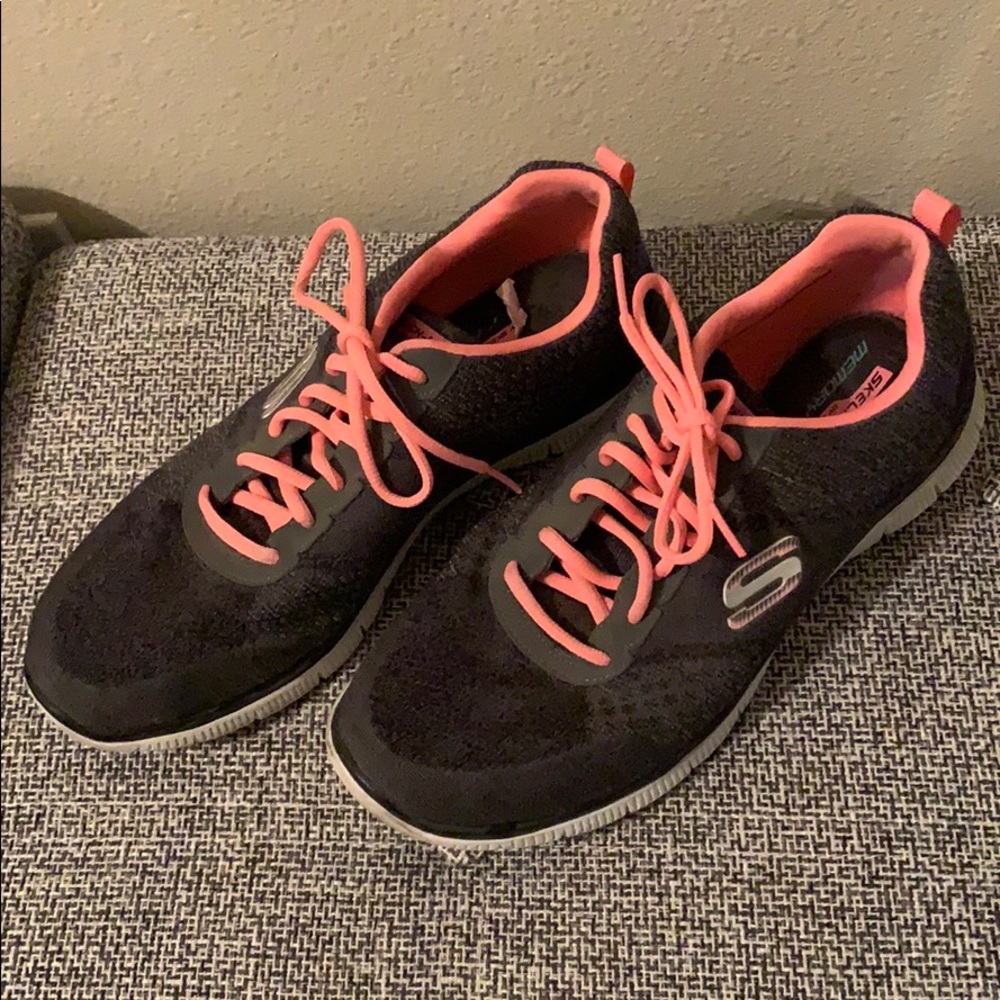 Size 11 women’s sketchers